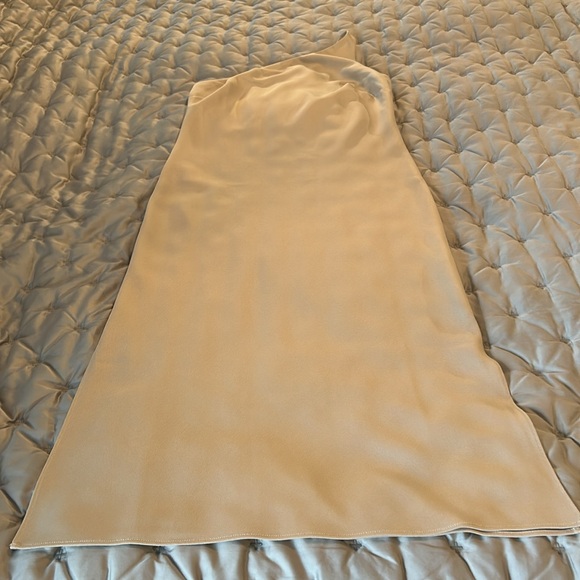 Elegant  BHLDN Audrey satin Dress - Picture 4 of 6